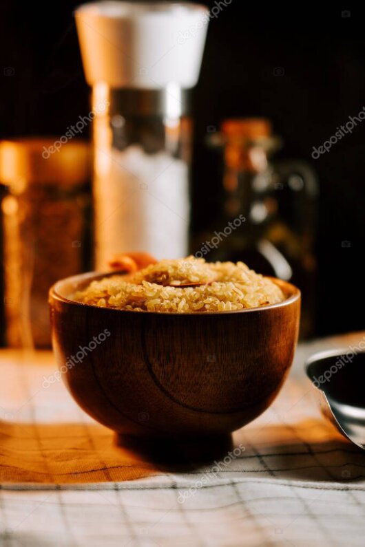 Zutaten-Flatlay: Bulgur, Gewürze, Kräuter – 100 % vegan